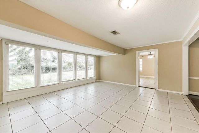 405 N Burnett Drive, Baytown, TX 77520