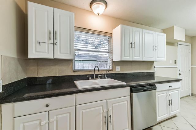 405 N Burnett Drive, Baytown, TX 77520