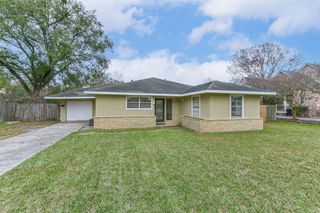 405 N Burnett Drive, Baytown, TX 77520