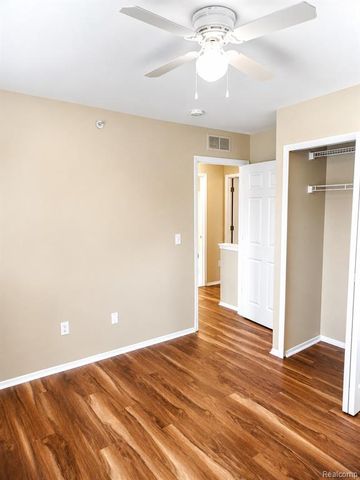22272 Cape Cod Way, Farmington Hills, MI 48336