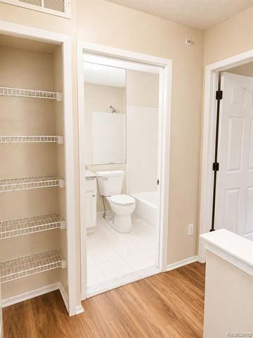 22272 Cape Cod Way, Farmington Hills, MI 48336