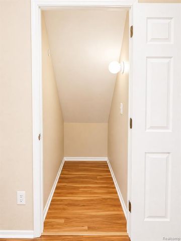 22272 Cape Cod Way, Farmington Hills, MI 48336