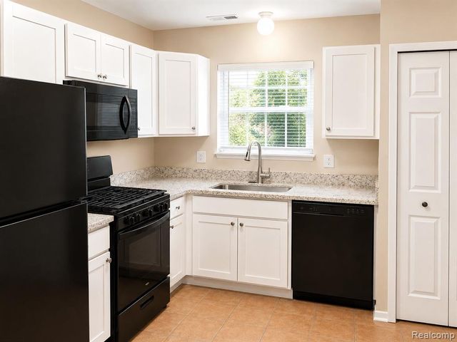 22272 Cape Cod Way, Farmington Hills, MI 48336