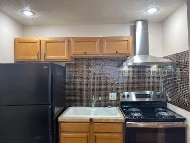 9105 W HILLSBOROUGH AVENUE I104, Tampa, FL 33615