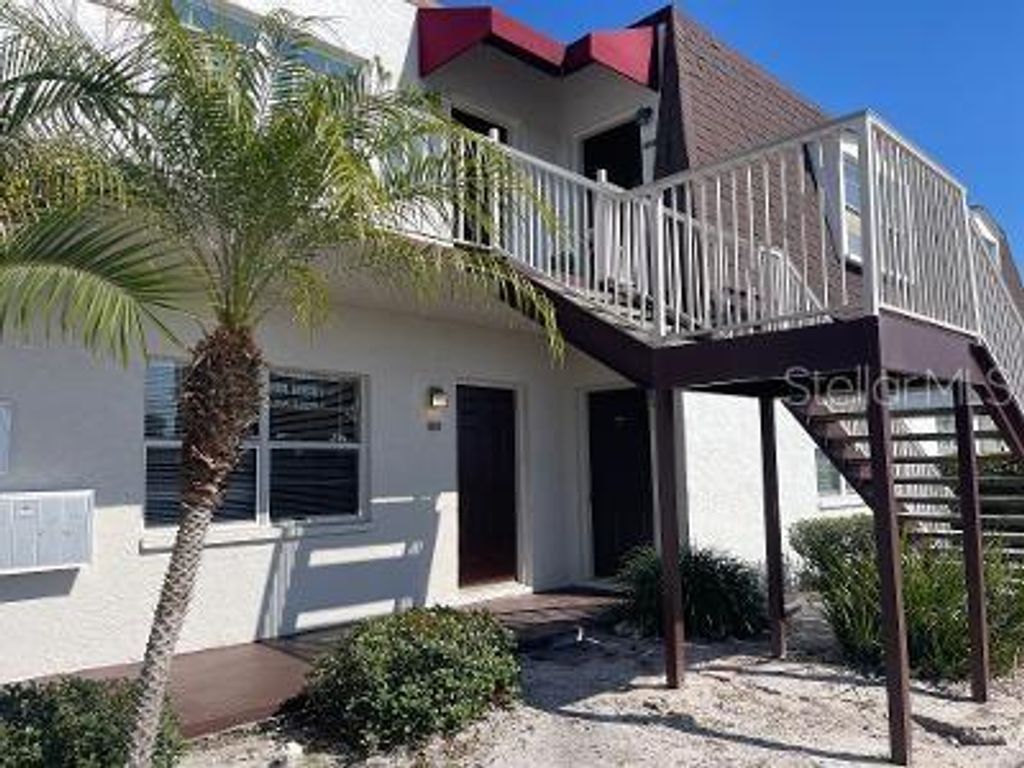 9105 W HILLSBOROUGH AVENUE I104, Tampa, FL 33615