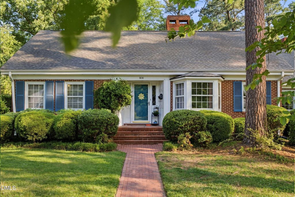 806 S 1st Street, Smithfield, NC 27577