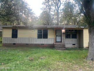 624 W Hillsdale Drive, Jackson, MS 39209