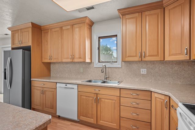 328 E HEATHER RIDGE CIR, Sandy, UT 84070