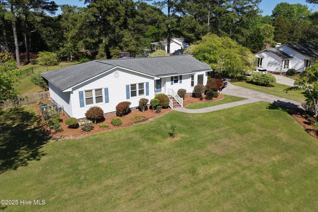 107 Regalwood Road, Greenville, NC 27858