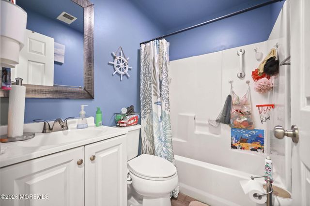 40 Breton Harbors Drive, Toms River, NJ 08753
