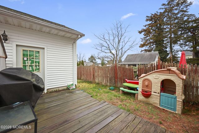 40 Breton Harbors Drive, Toms River, NJ 08753