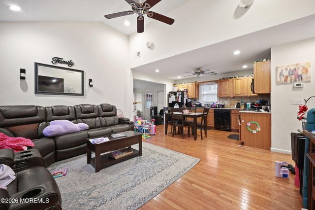 40 Breton Harbors Drive, Toms River, NJ 08753