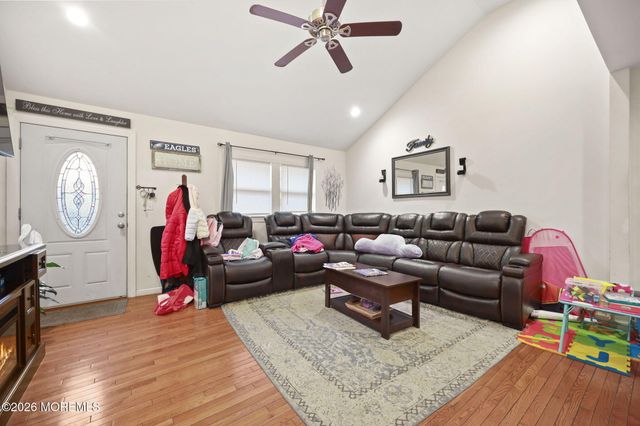 40 Breton Harbors Drive, Toms River, NJ 08753