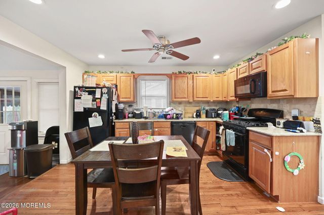 40 Breton Harbors Drive, Toms River, NJ 08753
