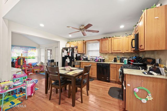 40 Breton Harbors Drive, Toms River, NJ 08753