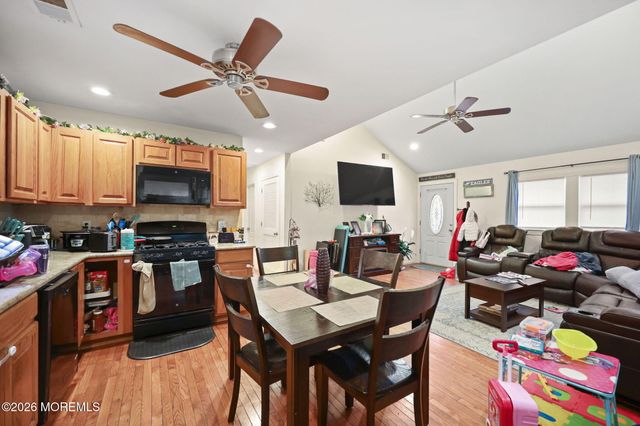 40 Breton Harbors Drive, Toms River, NJ 08753