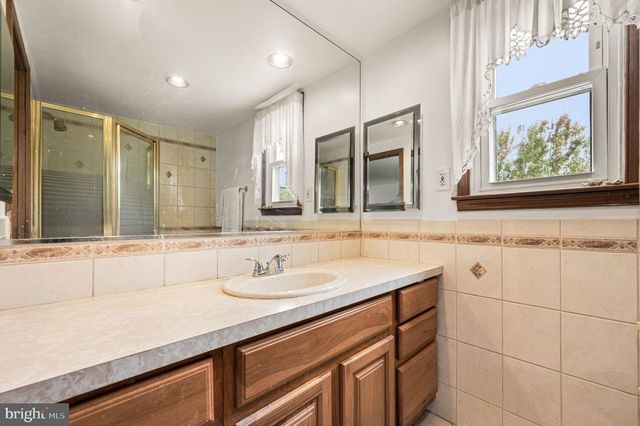 5899 TIBBY RD, Bensalem, PA 19020
