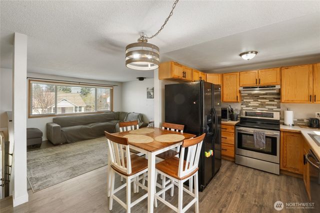 515 Van Trump Avenue NW, Yelm, WA 98597