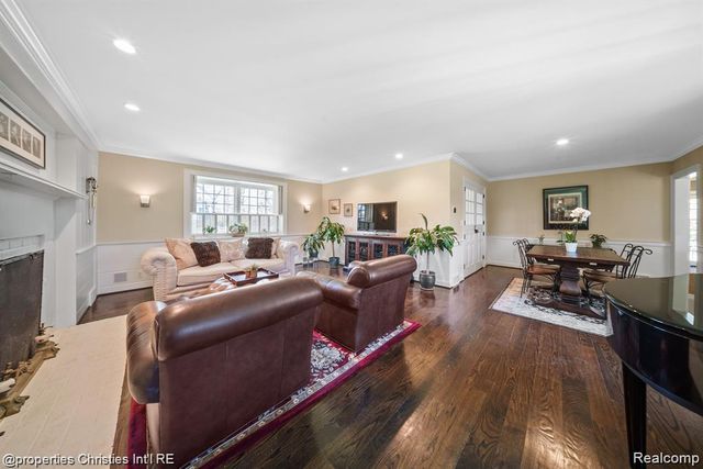 6050 W Surrey Road, Bloomfield Charter Township, MI 48301