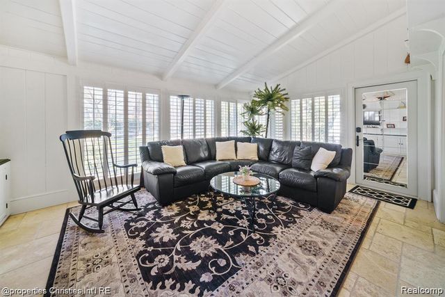 6050 W Surrey Road, Bloomfield Charter Township, MI 48301