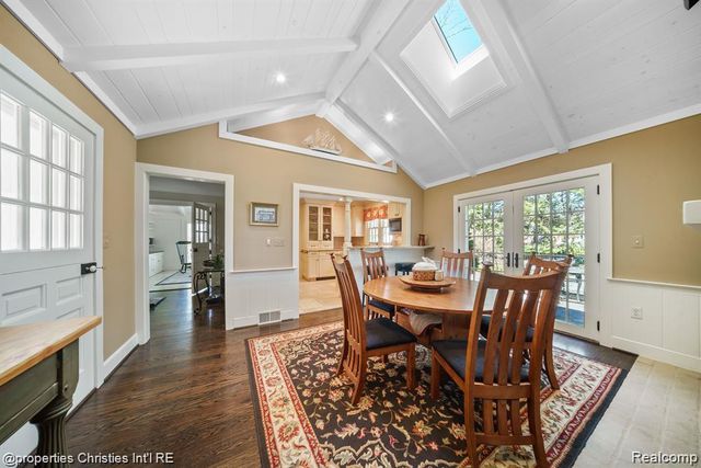 6050 W Surrey Road, Bloomfield Charter Township, MI 48301