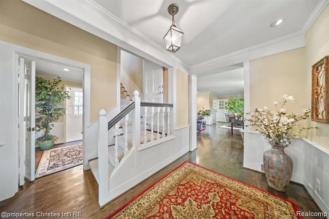 6050 W Surrey Road, Bloomfield Charter Township, MI 48301