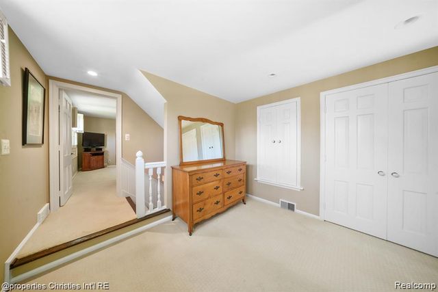 6050 W Surrey Road, Bloomfield Charter Township, MI 48301