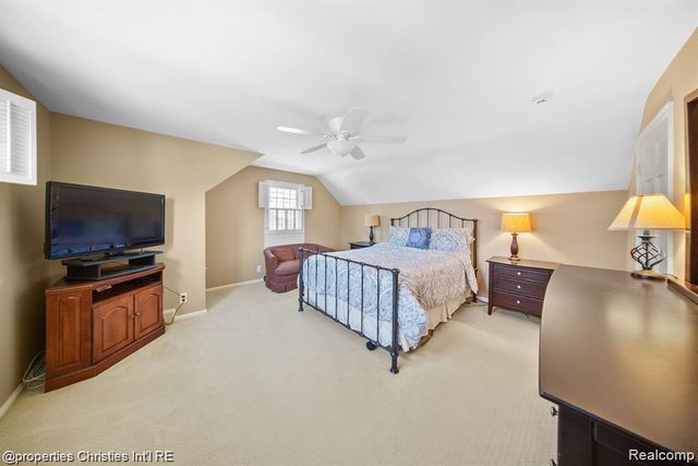 6050 W Surrey Road, Bloomfield Charter Township, MI 48301