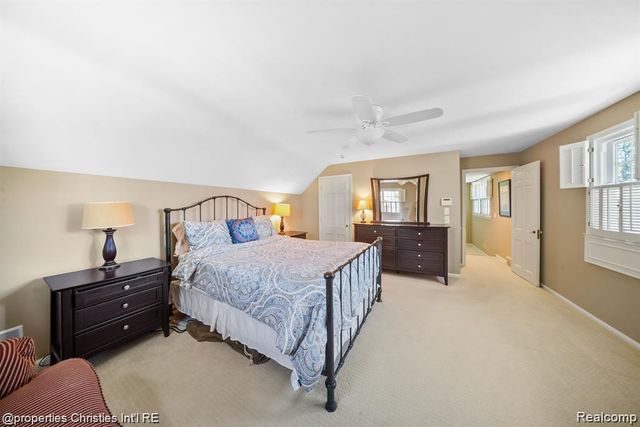 6050 W Surrey Road, Bloomfield Charter Township, MI 48301