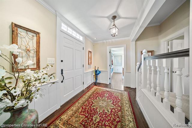 6050 W Surrey Road, Bloomfield Charter Township, MI 48301