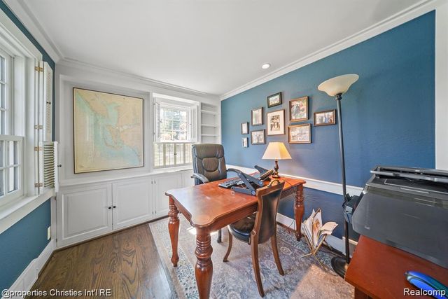 6050 W Surrey Road, Bloomfield Charter Township, MI 48301