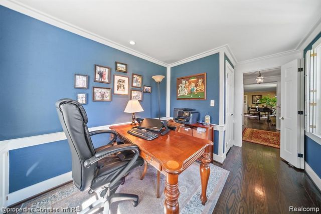 6050 W Surrey Road, Bloomfield Charter Township, MI 48301