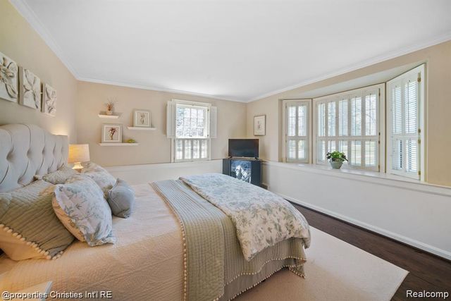 6050 W Surrey Road, Bloomfield Charter Township, MI 48301