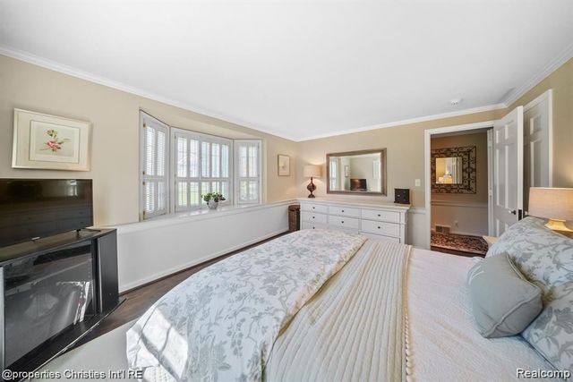 6050 W Surrey Road, Bloomfield Charter Township, MI 48301