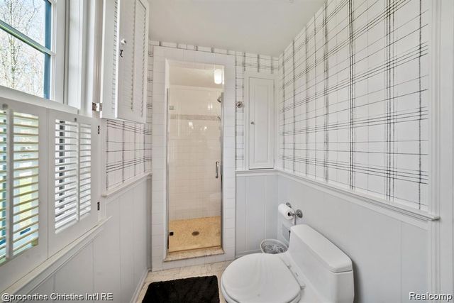 6050 W Surrey Road, Bloomfield Charter Township, MI 48301