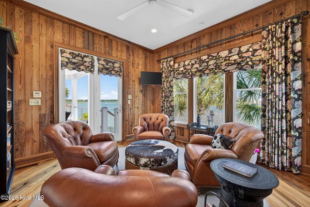 24 W Salisbury Street, Wrightsville Beach, NC 28480