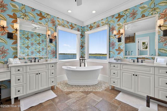 24 W Salisbury Street, Wrightsville Beach, NC 28480