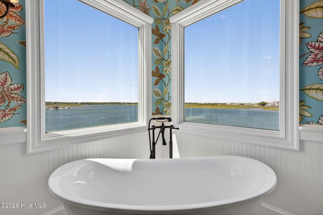 24 W Salisbury Street, Wrightsville Beach, NC 28480
