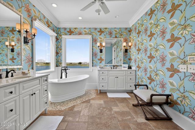 24 W Salisbury Street, Wrightsville Beach, NC 28480
