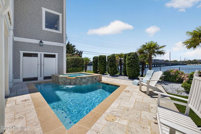 24 W Salisbury Street, Wrightsville Beach, NC 28480