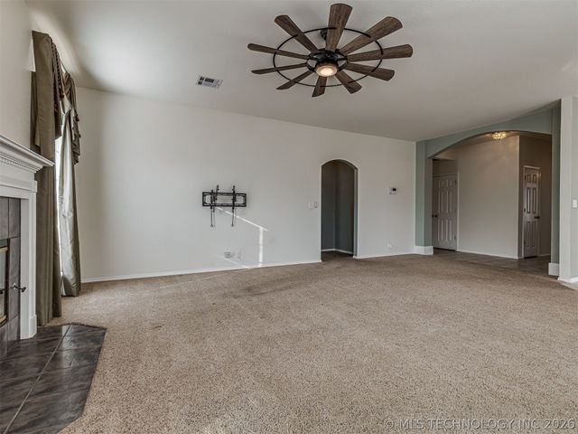 209 S Firewood Avenue, Broken Arrow, OK 74012