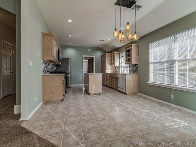 209 S Firewood Avenue, Broken Arrow, OK 74012