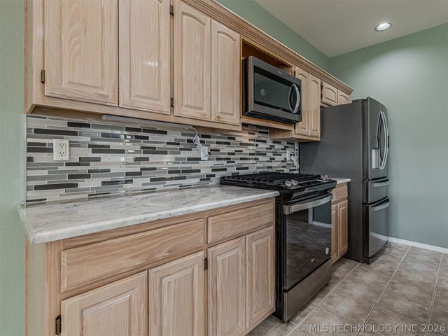 209 S Firewood Avenue, Broken Arrow, OK 74012