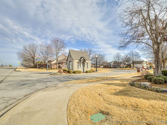 209 S Firewood Avenue, Broken Arrow, OK 74012