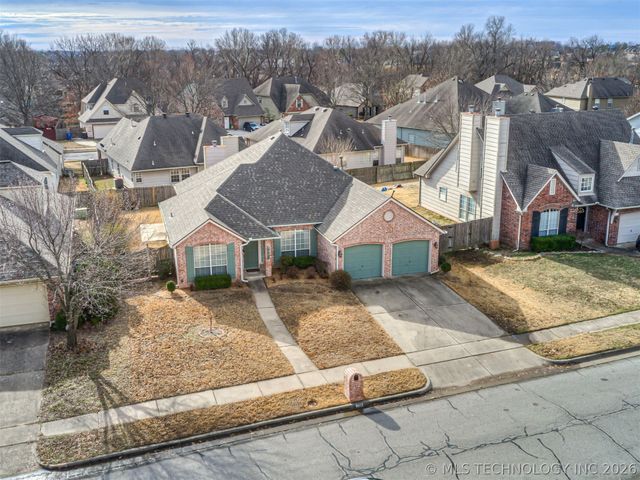 209 S Firewood Avenue, Broken Arrow, OK 74012