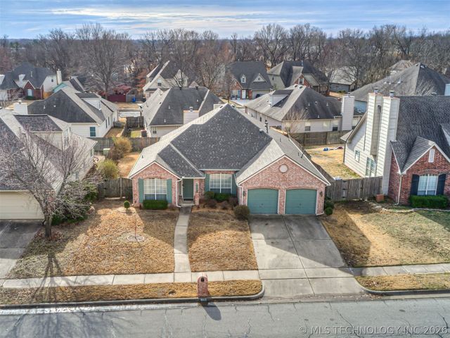 209 S Firewood Avenue, Broken Arrow, OK 74012