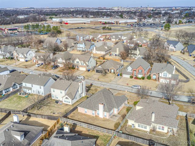 209 S Firewood Avenue, Broken Arrow, OK 74012