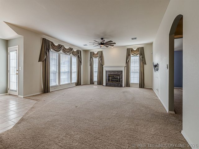 209 S Firewood Avenue, Broken Arrow, OK 74012