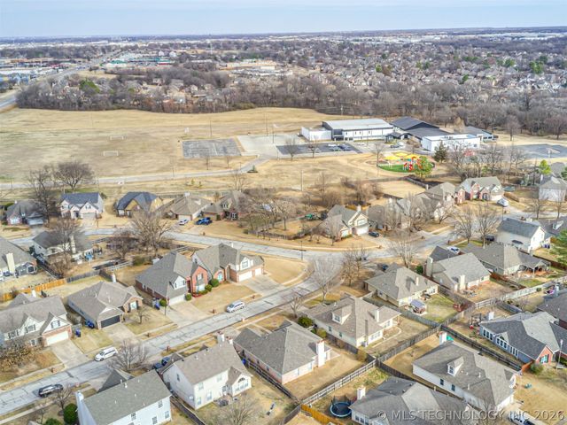 209 S Firewood Avenue, Broken Arrow, OK 74012