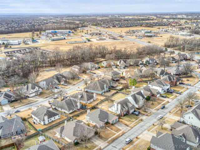 209 S Firewood Avenue, Broken Arrow, OK 74012